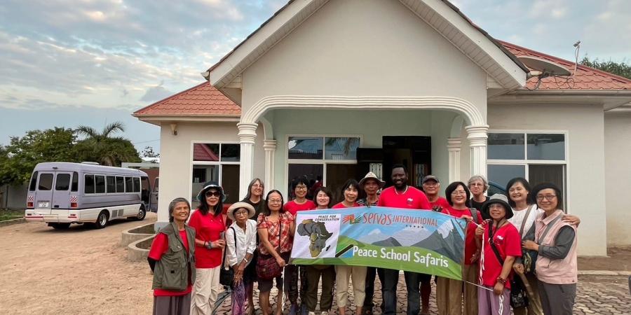 Safari servas tanzania group photo